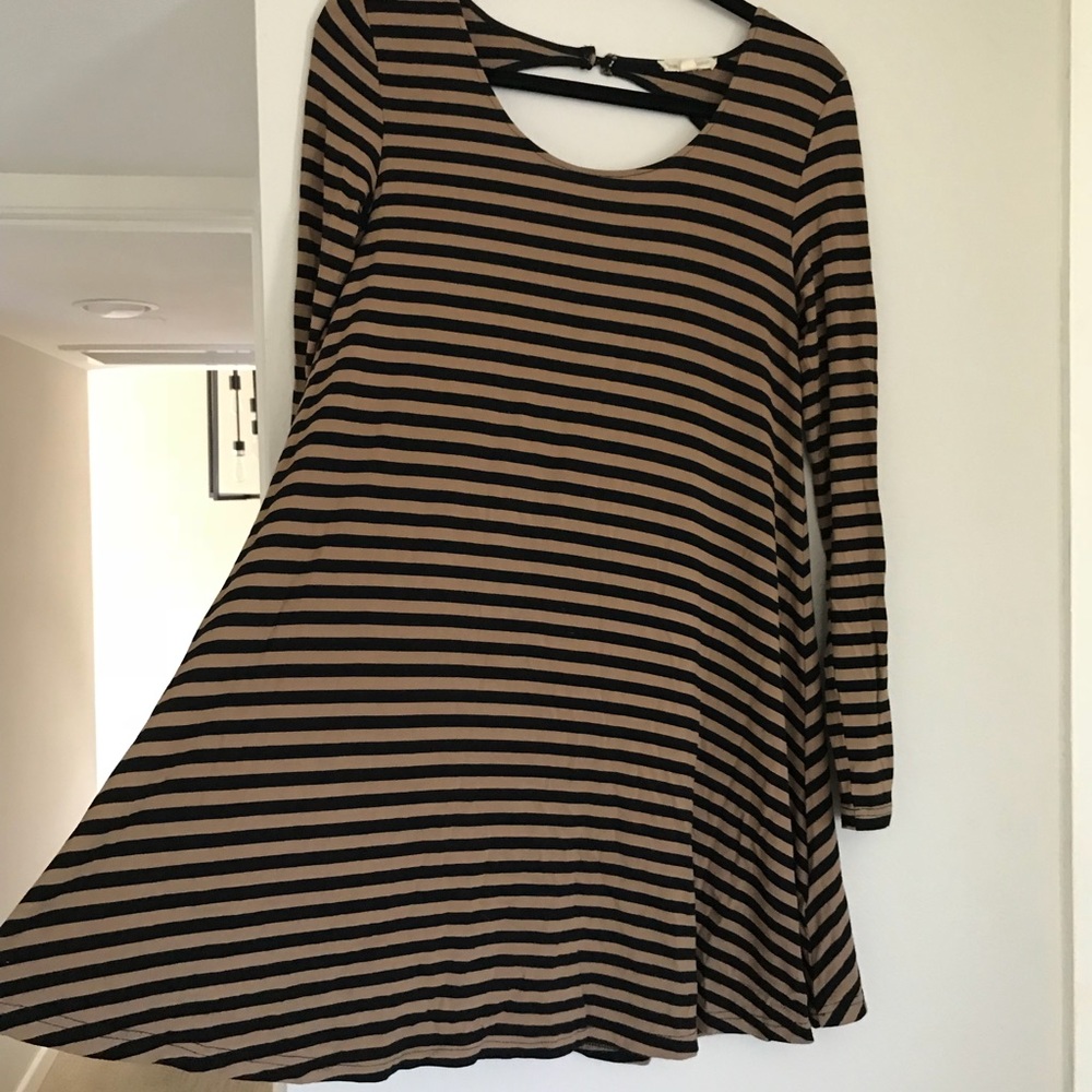Swing Dress with Key Hole Back